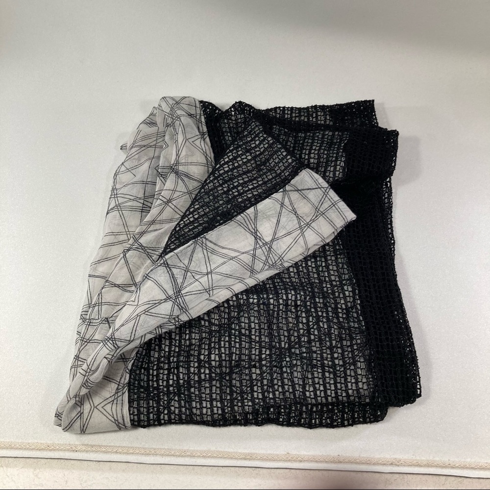 🔴5/$25 Black and White Geometric Infinity Scarf